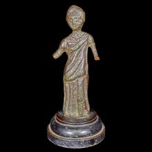 Statuette en bronze d'une femme romaine